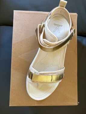 Vionic Gold and Cream Adjustable Sport Sandal